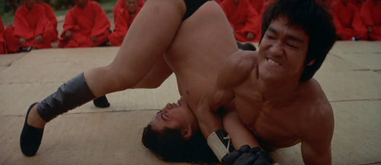 Bruce Lee doing an Armbar